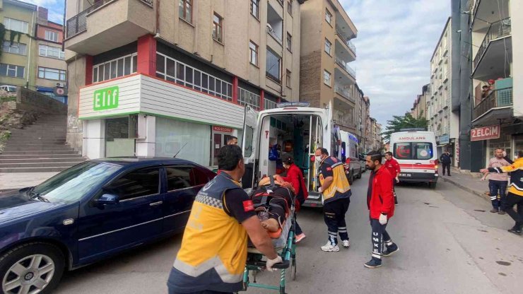Eşini bıçakla, 2 çocuğunu da balkondan atarak öldürüp intihara teşebbüs etti