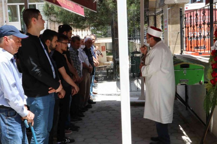 Motosikletiyle kaza yapan genç hayatını kaybetti