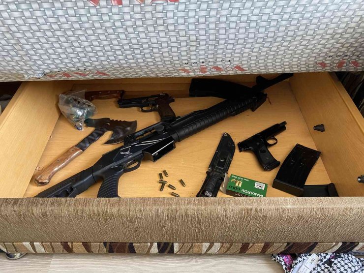 Banyoda boya kovalarında kenevir üretimine jandarma darbesi