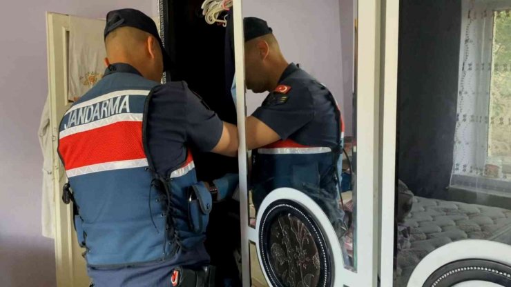 Banyoda boya kovalarında kenevir üretimine jandarma darbesi