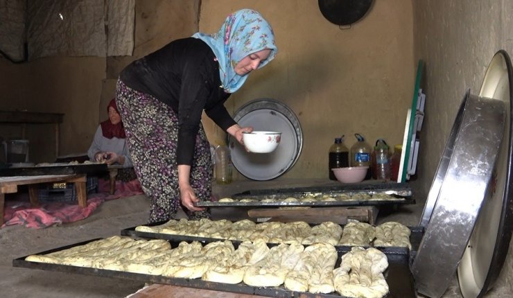 Odun ateşinde pişirdiği güdük böreği geçim kaynağı oldu