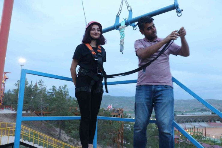 Nefes kesen dev salıncak, yürekleri ağza getiriyor