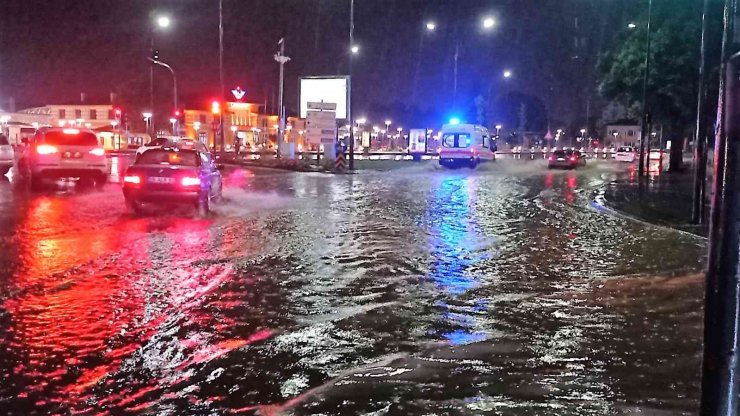 Sivas’ta sağanak yağış su baskınlarına neden oldu