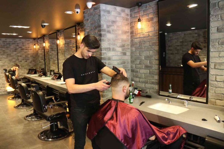 Kabaran saçlar için çözüm: “Keratin bakımı”