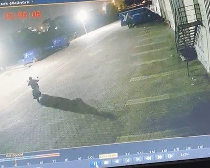 Büfeden 125 bin lira değerinde hırsızlık yapan şüpheli komşu kamerasında
