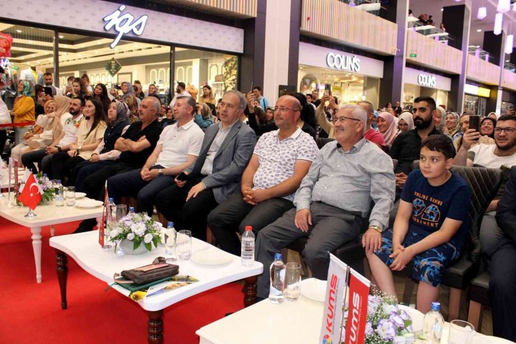 Safiye Soyman ve Faik Öztürk hayranlarıyla buluştu