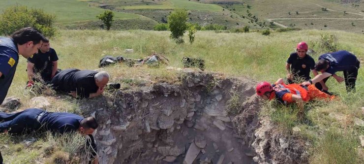 Definecilerin kazdığı kuyuya düşen kuzu iki gün süren uğraş sonunda kurtarıldı