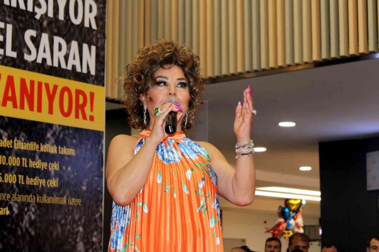 Safiye Soyman ve Faik Öztürk hayranlarıyla buluştu