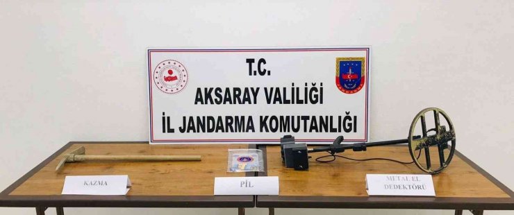 Defineciler jandarmaya suçüstü yakalandı