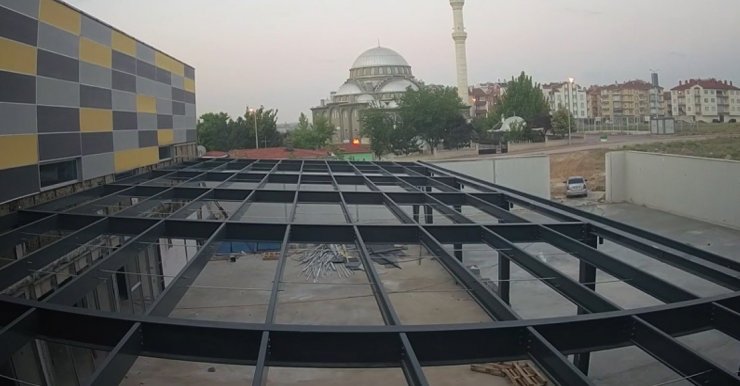 İnşaat hırsızı önce güvenlik kameralarına ardından polise yakalandı