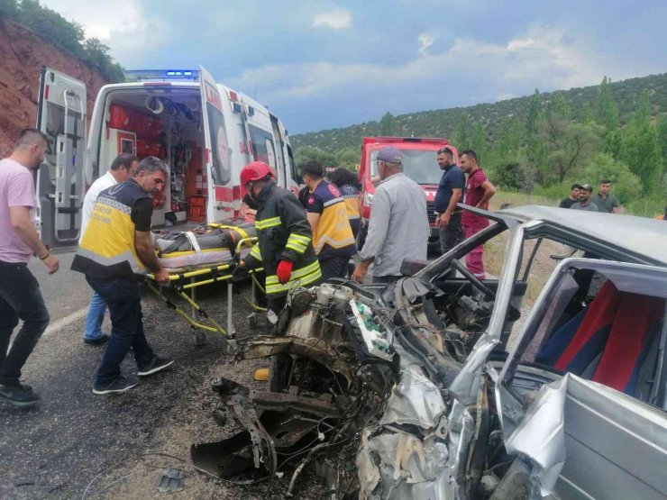 Konya’da yolcu minibüsü ile otomobil çarpıştı: 6 yaralı