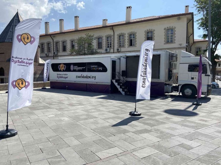 “Restoran ve Kafeler Dijitalleşiyor Projesi” eğitim tırı Konya’da