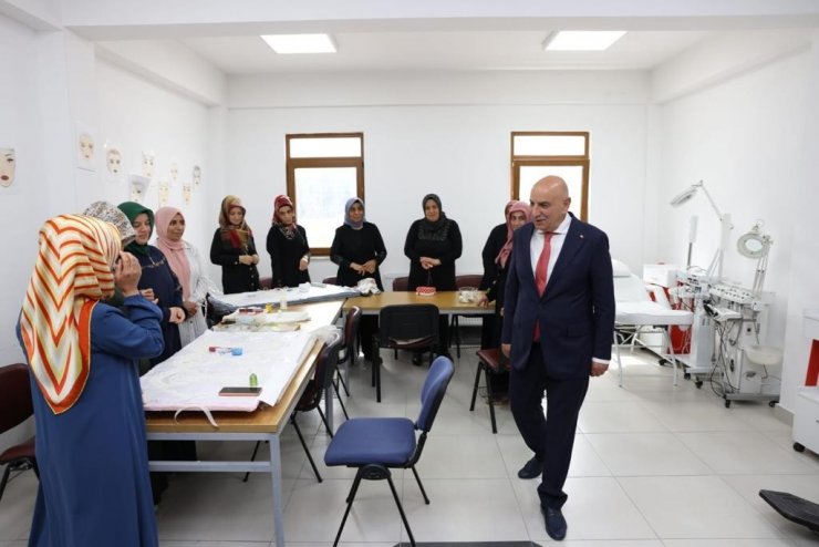 Kadınlar KEÇMEK’te üretip kazanç sağlıyor