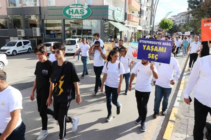 Uyuşturucuyla mücadelede farkındalık için yürüdüler