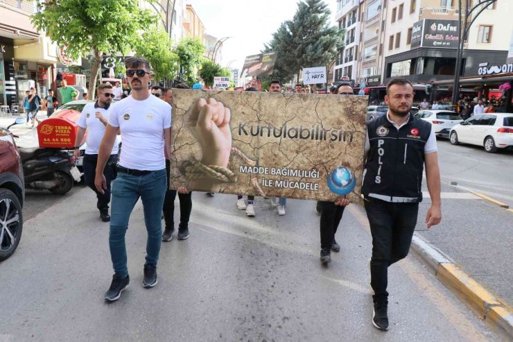 Uyuşturucuyla mücadelede farkındalık için yürüdüler