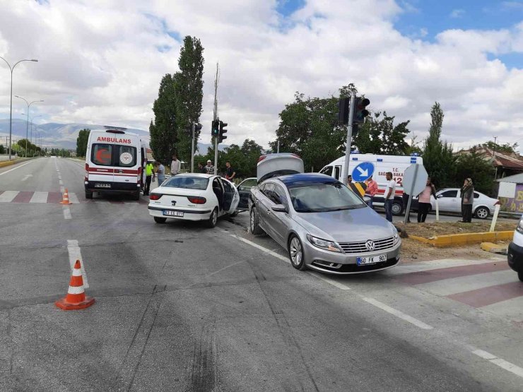 Konya’da iki otomobil çarpıştı: 3 yaralı