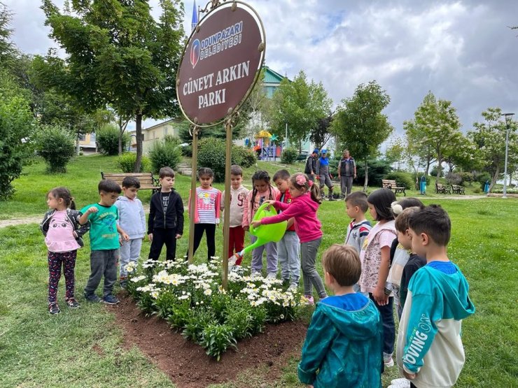 Cüneyt Arkın’ın isteğini minikler gerçekleştirdi