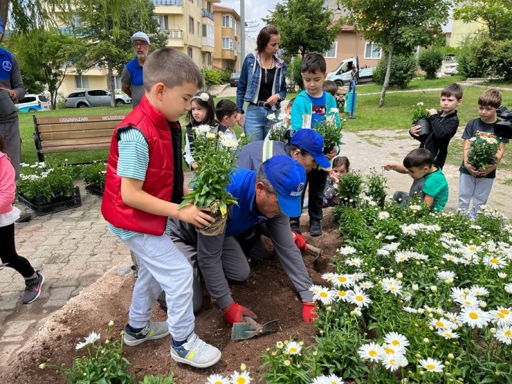Cüneyt Arkın’ın isteğini minikler gerçekleştirdi