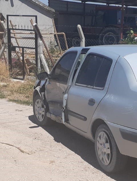 Konya’da otomobiller çarpıştı: yaralı