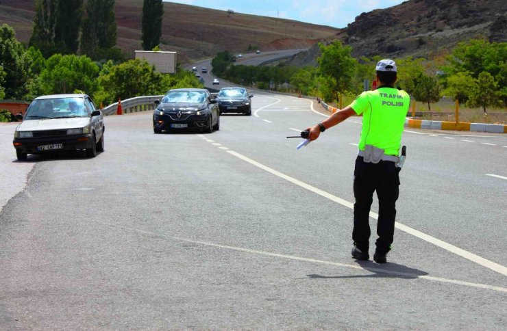 Konya polisinden tatil dönüşündeki sürücülere mola uyarası