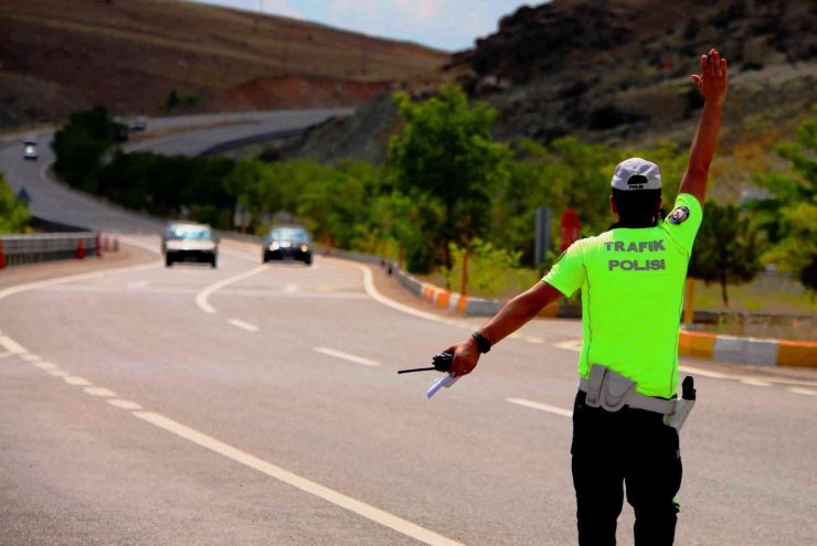 Konya polisinden tatil dönüşündeki sürücülere mola uyarası