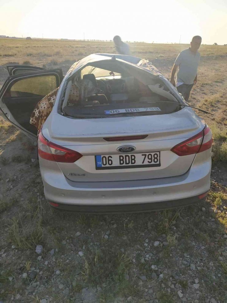 Refüje çarpan otomobil takla attı: 4 yaralı
