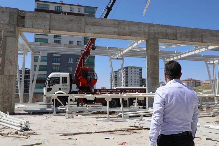 Pursaklar Mimar Sinan Pazar Alanı ve Ticaret Merkezi inşaatı hızla yükseliyor