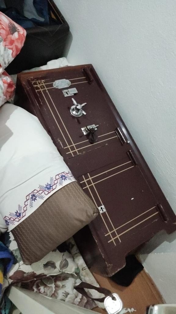 Düğüne giden akrabalarının evinden 510 bin TL değerinde altın ve döviz çaldılar