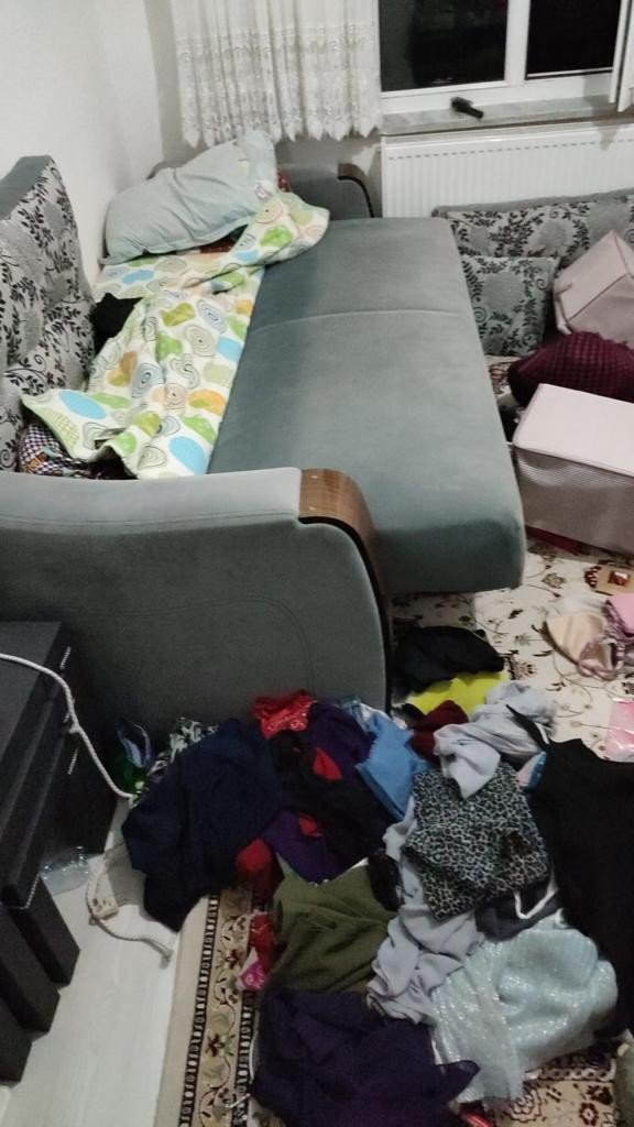 Düğüne giden akrabalarının evinden 510 bin TL değerinde altın ve döviz çaldılar