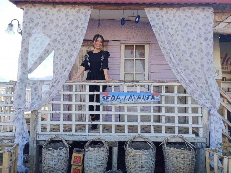Hayata tutunan kızının lavanta bahçesi hayalini gerçeğe dönüştürdü