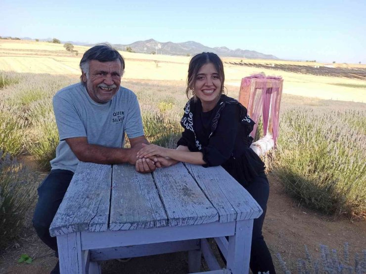 Hayata tutunan kızının lavanta bahçesi hayalini gerçeğe dönüştürdü