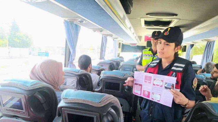 Kadın astsubaylardan kadın sürücü ve yolculara KADES eğitimi