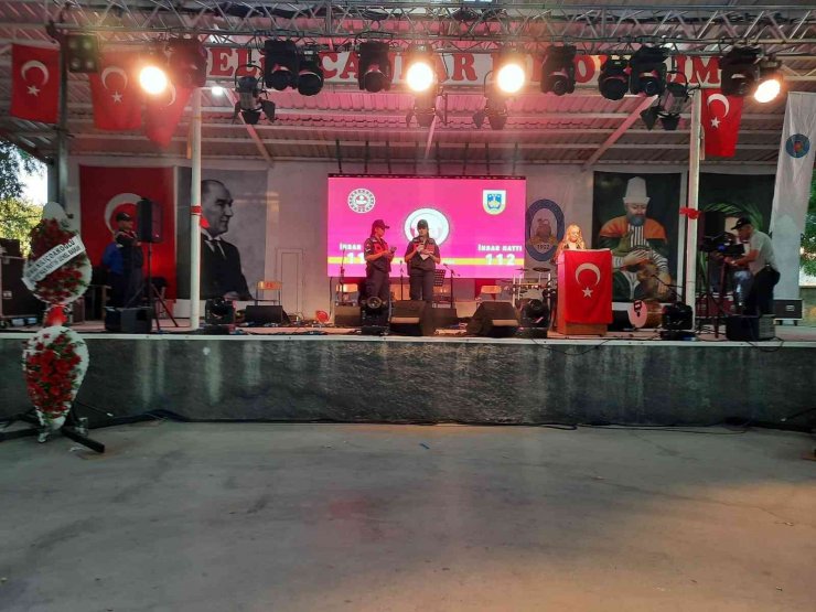 Festivalde sahneye çıkan jandarma 2 bin kişiye KADES eğitim verdi