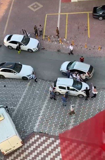 Sürücülerin trafik kavgası kamerada