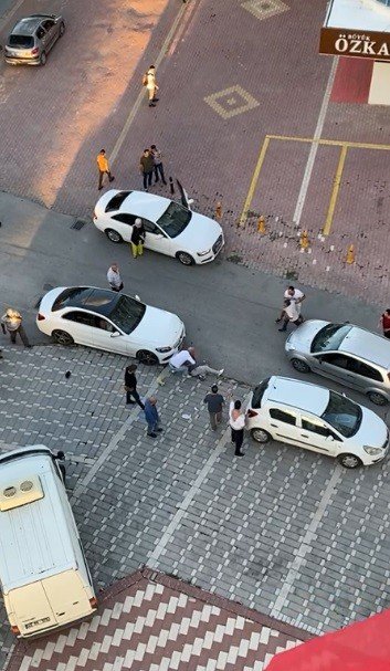 Sürücülerin trafik kavgası kamerada