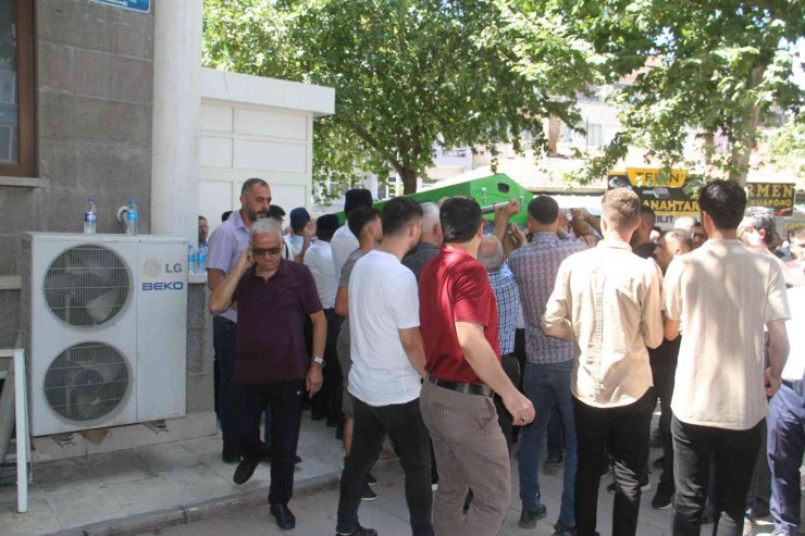 Konya’da cinayete kurban giden harita mühendisi fırıncı toprağa verildi
