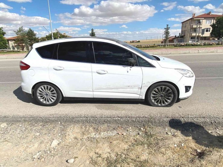 Otomobille çarpışan elektrikli bisikletin sürücüsü yaralandı
