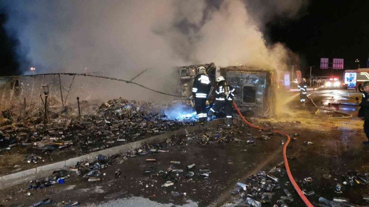 Aksaray’da alev topuna dönen tır geceyi aydınlattı