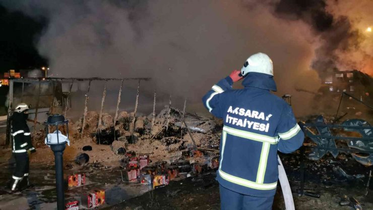 Aksaray’da alev topuna dönen tır geceyi aydınlattı