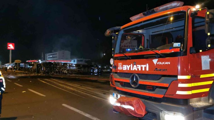 Aksaray’da alev topuna dönen tır geceyi aydınlattı