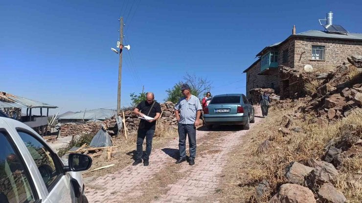 Konya’da şiddetli rüzgarda çatıları hasar gören evler için çalışma başlatıldı