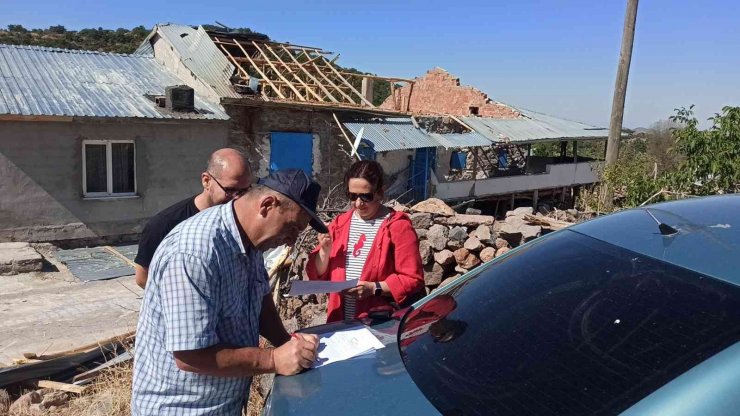 Konya’da şiddetli rüzgarda çatıları hasar gören evler için çalışma başlatıldı