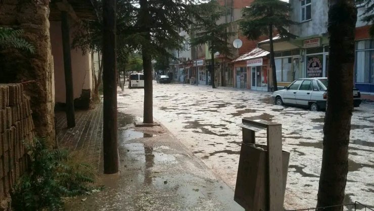 Aksaray’ın yüksek kesimlerinde dolu yağışı etkili oldu