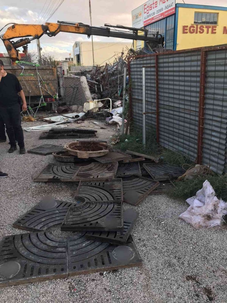 Çalıntı rögar kapağı ve mazgalları satan 2 şahıs yakalandı