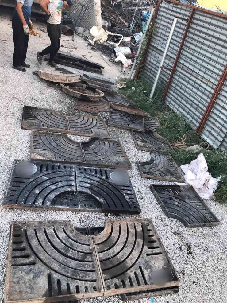 Çalıntı rögar kapağı ve mazgalları satan 2 şahıs yakalandı