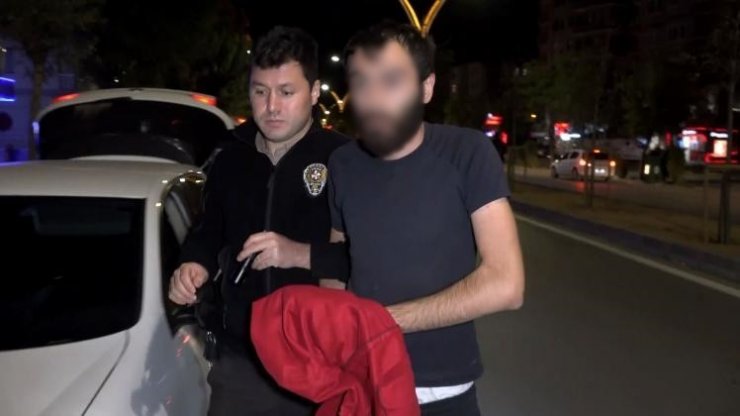 Sigortasız araçta uyuşturucu içerken yakalandı, kelepçe takılmasını istemedi