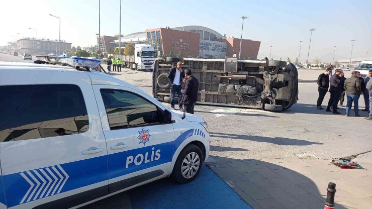 Konya’da okul servisi ile otomobil çarpıştı: 17 yaralı