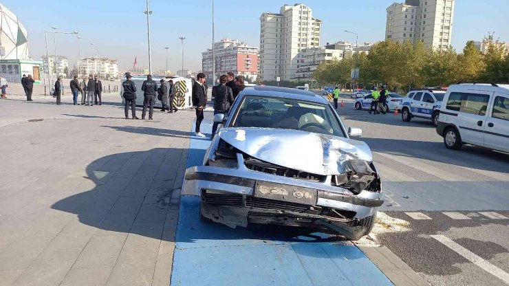 Konya’da okul servisi ile otomobil çarpıştı: 17 yaralı