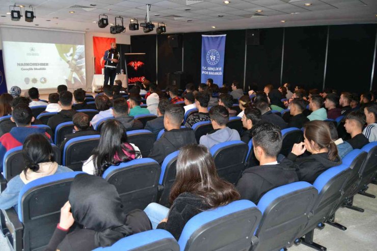 Kulu’da öğrencilere uyuşturucuyla mücadele semineri