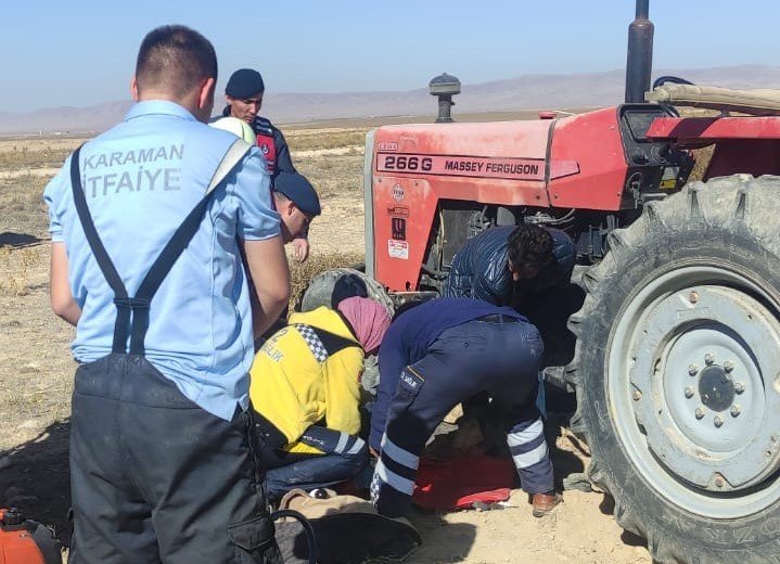 Traktörün altında kalan sürücüyü itfaiye kurtardı
